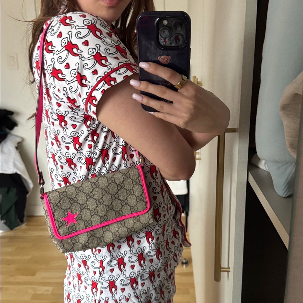 Gucci Crossbody Bag with Pink Accents - Picture 5 of 5